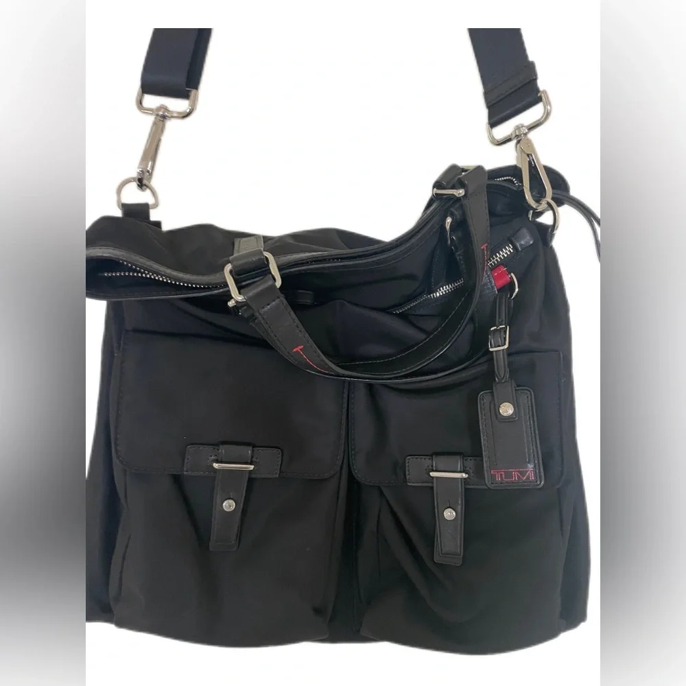 Tumi tote durable
