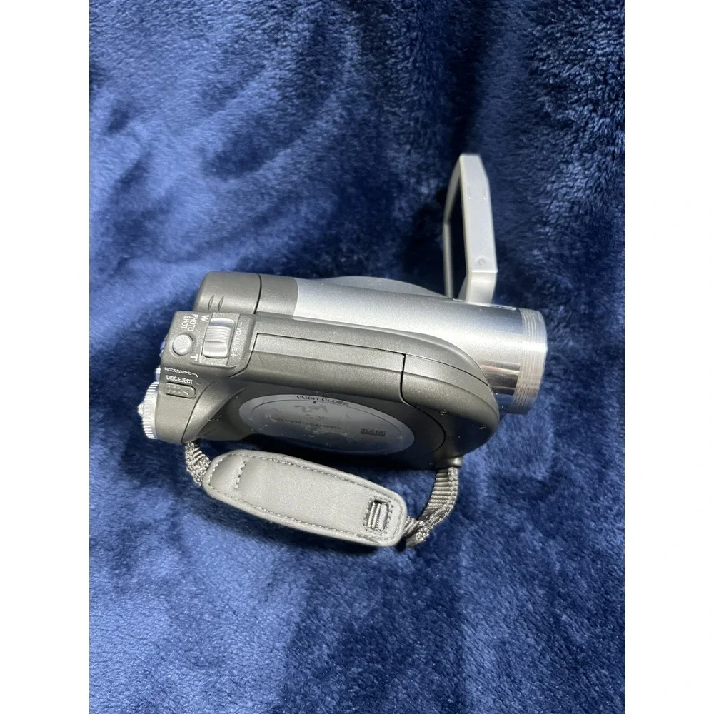Panasonic VDR-D100 Camcorder -‎ Silver