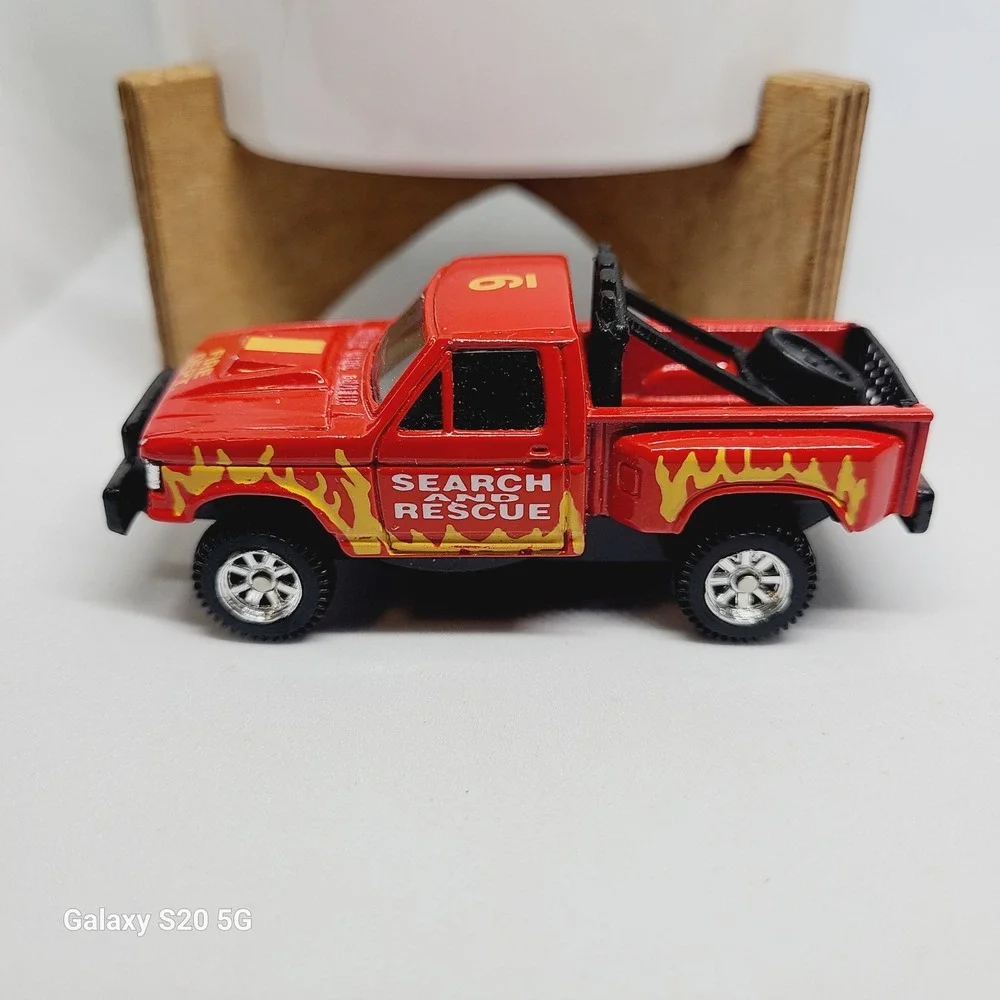 Vintage Red Fire Dept Search Rescue Toy Truck Car Number 6‎