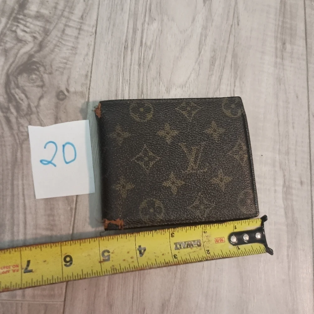 Authentic LOUIS VUITTON Monogram Porte Billet Carte Credit Marco