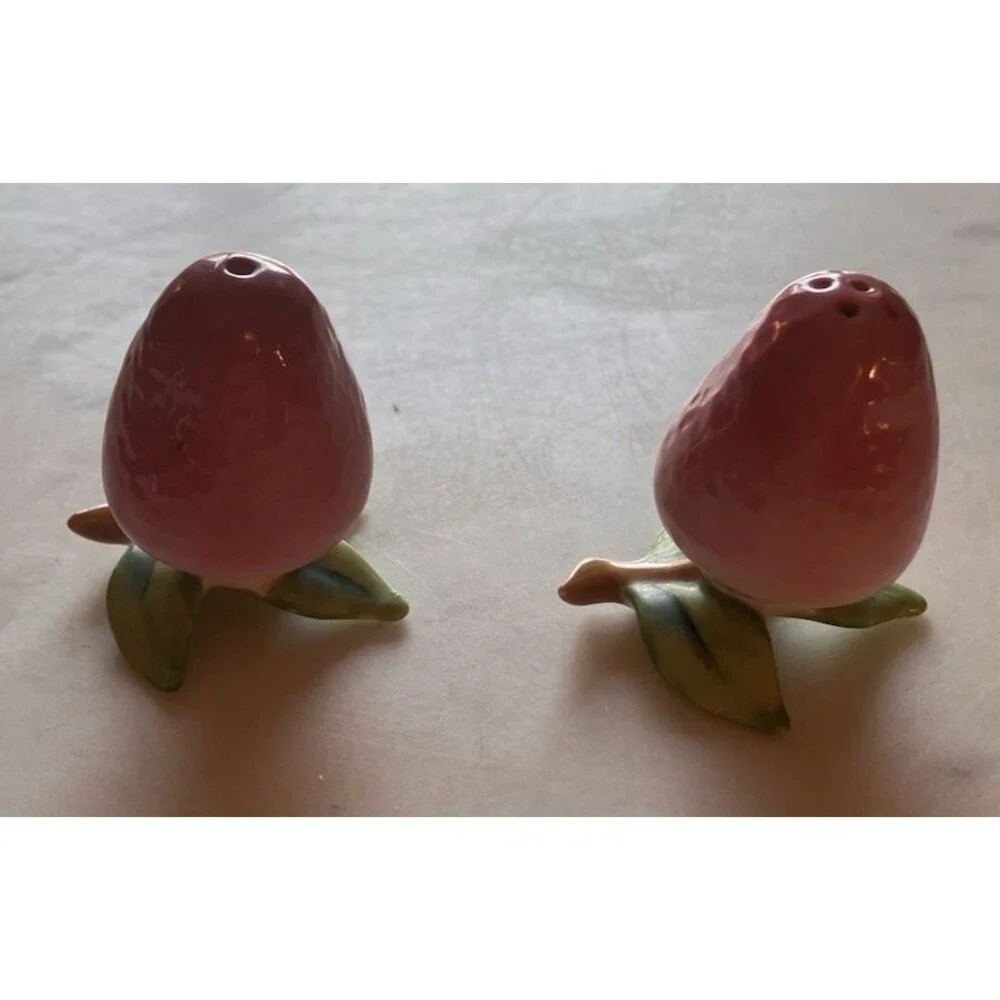 Unbranded vintage strawberries