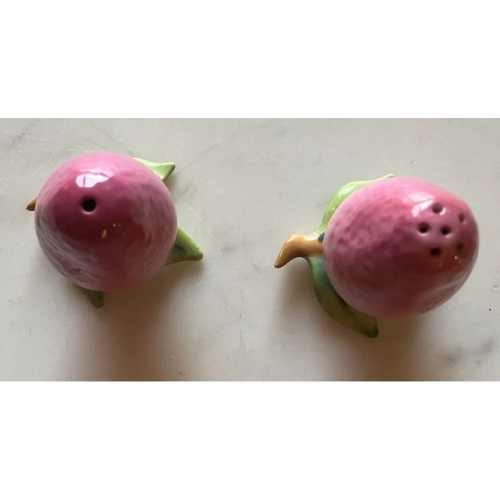 Unbranded vintage strawberries