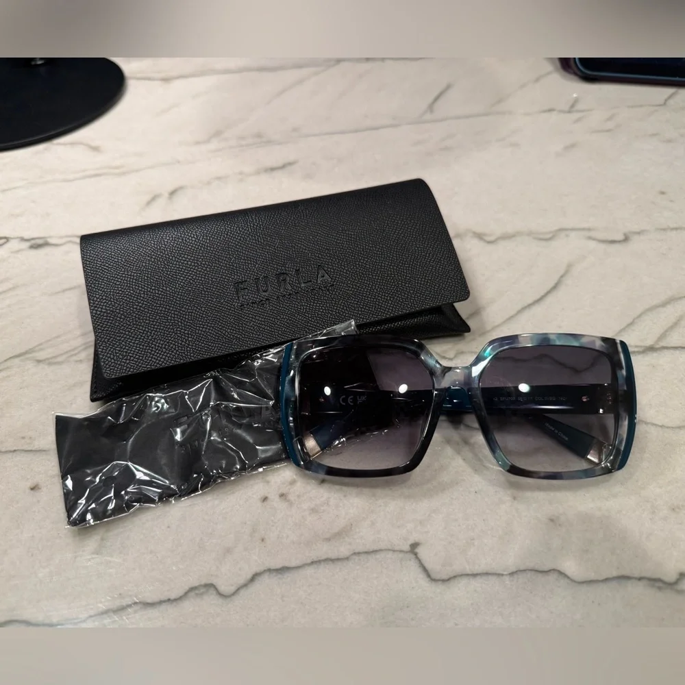 Furla Oversized Square Sunglasses Clear Black Green Frame Gradient Lenses Case