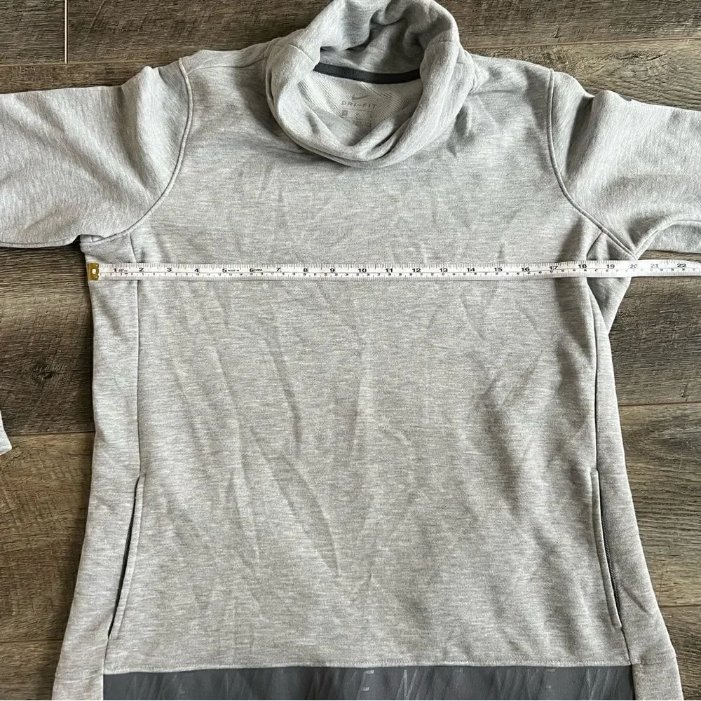 Nike dry cowl