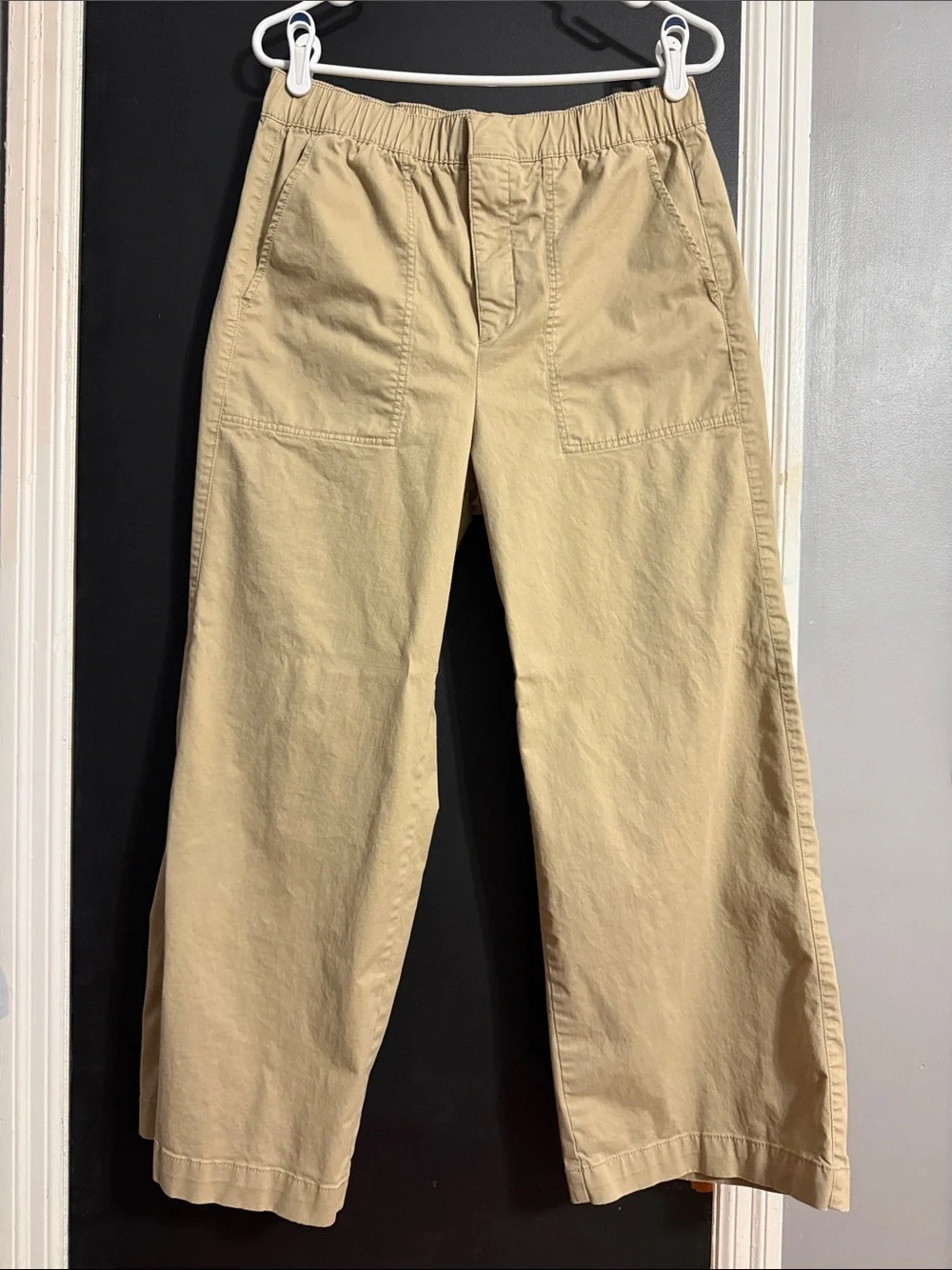 GAP Easy Wide Leg Khaki Elastic Waist Size: M Inseam: 26”
