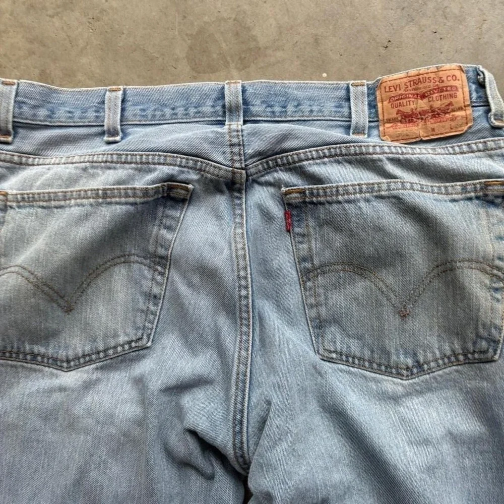 Vintage super baggy light wash‎ Levi 560 with an amazing leg opening