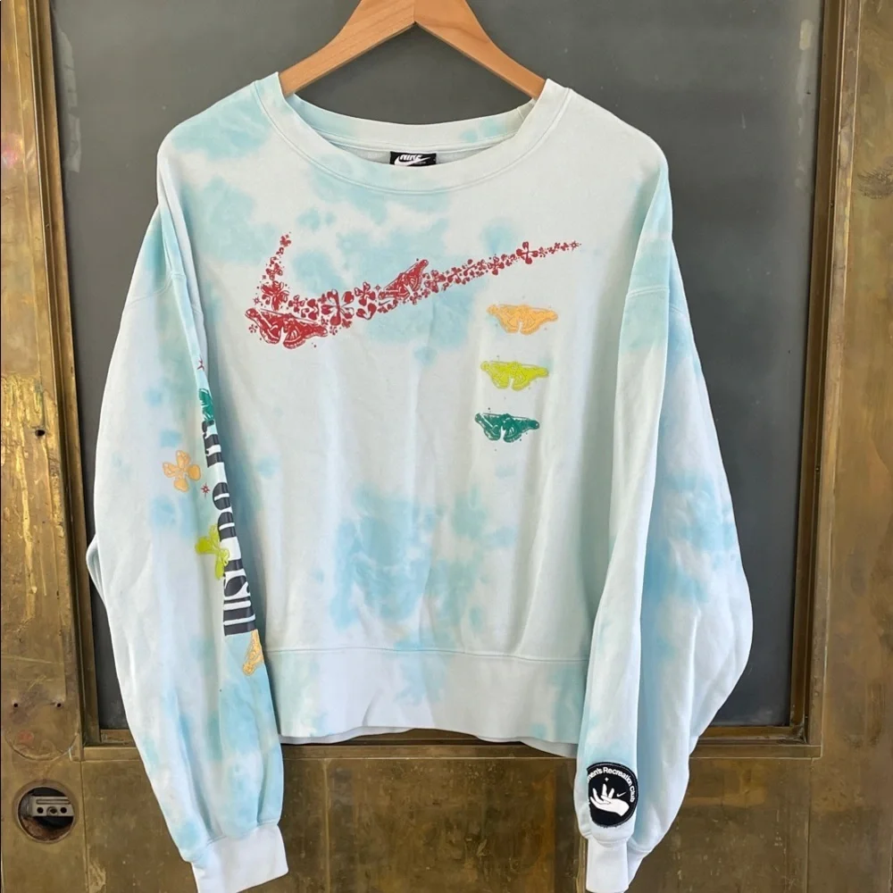 Nike Light Blue Butterfly Graphic Women's Sweatshirt