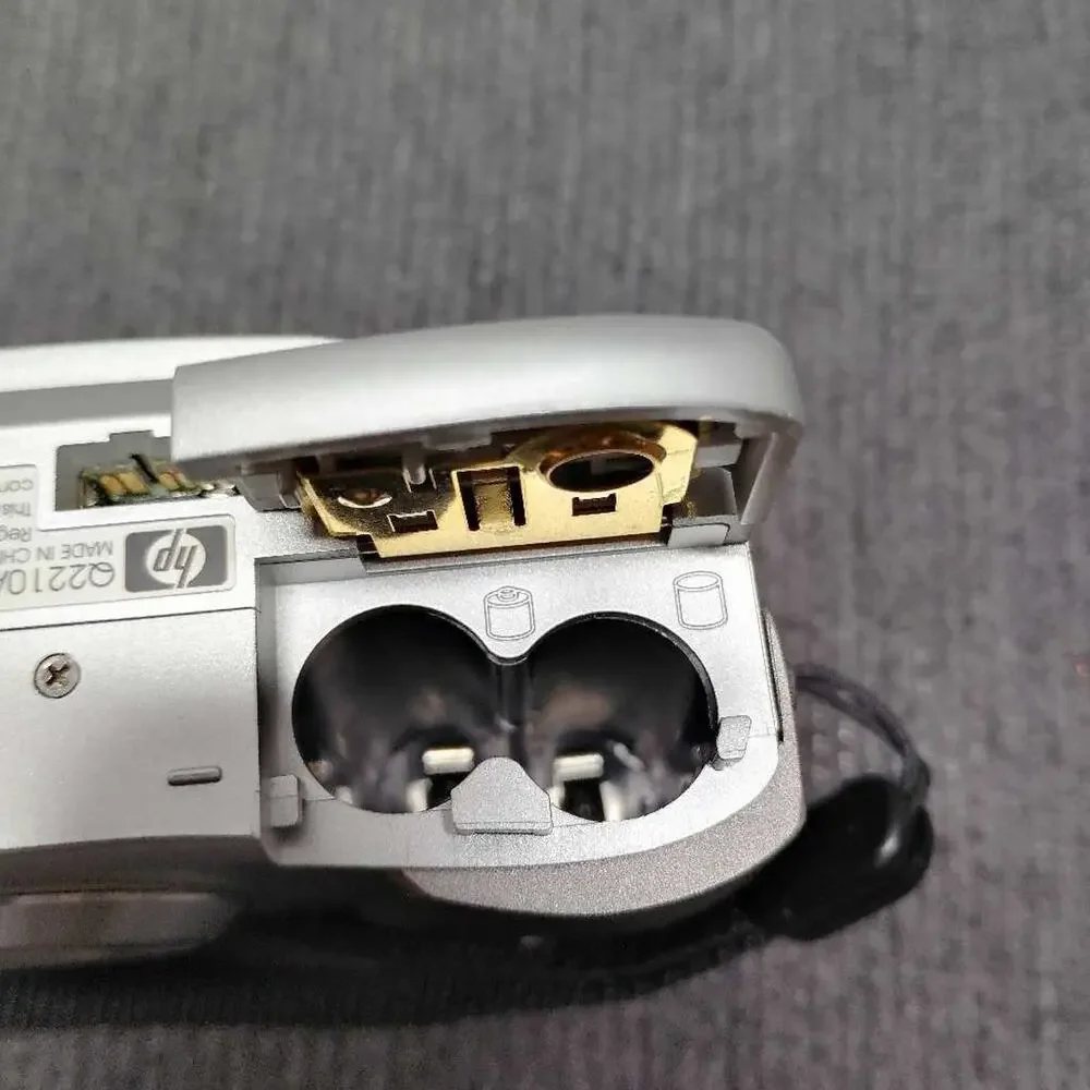 HP Photosmart 735 Digital Camera 3.2MP 15x Zoom Silver For Parts Only