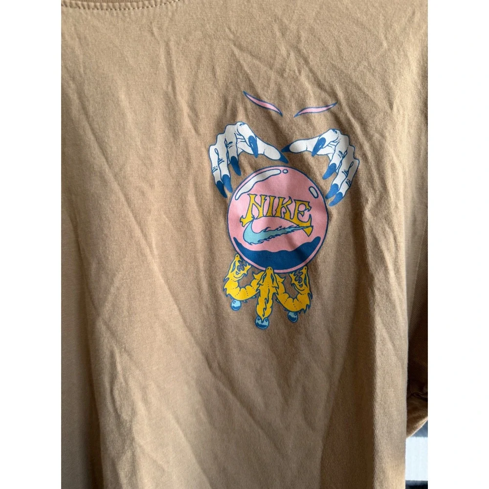 Nike tan graphic