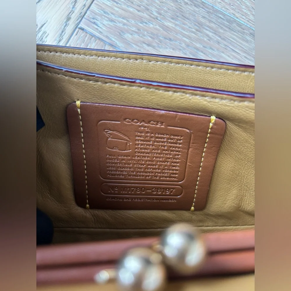 COACH Dinky With Tea Rose White