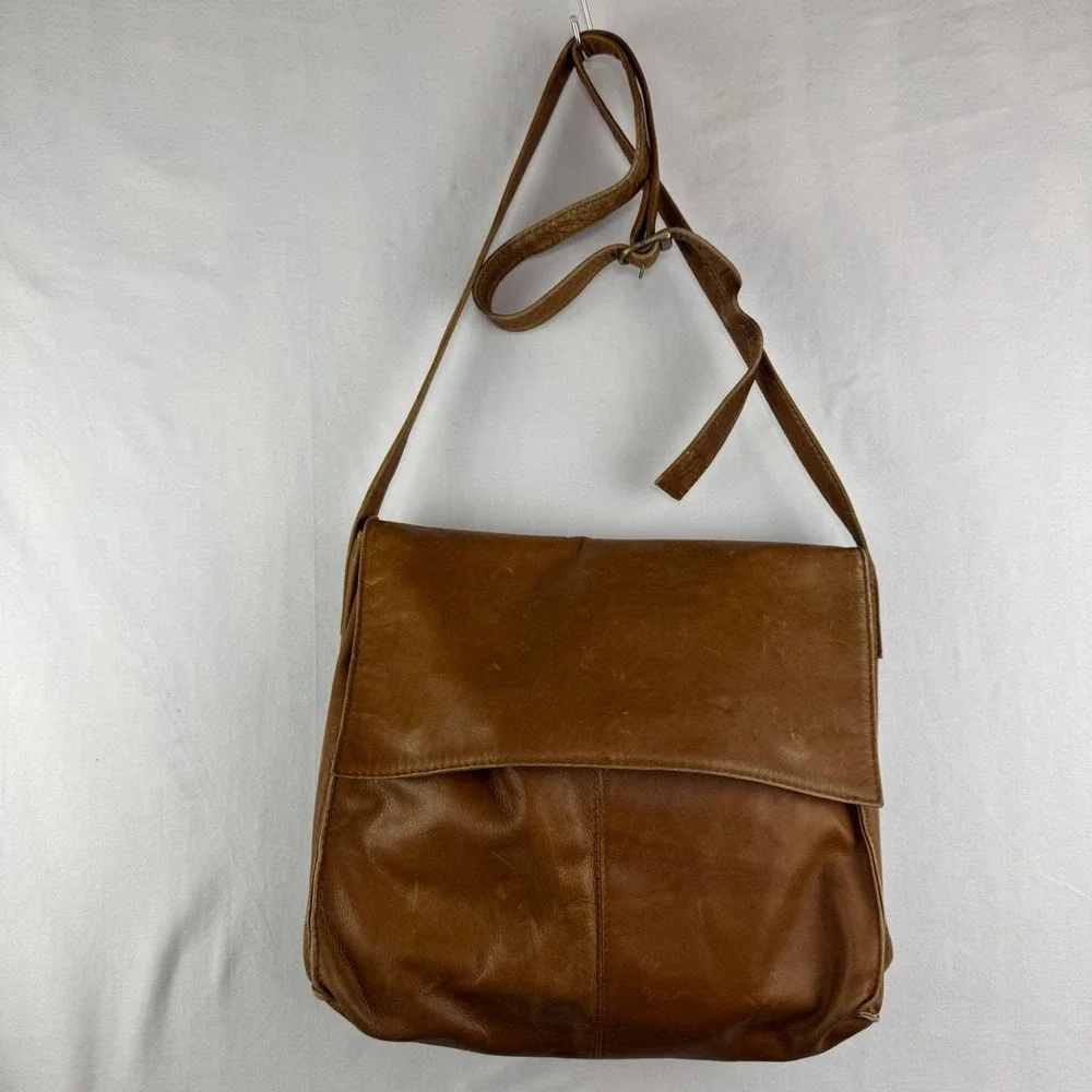 Simon leather messenger
