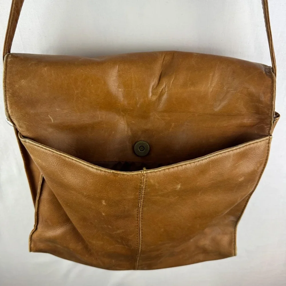 Simon leather messenger