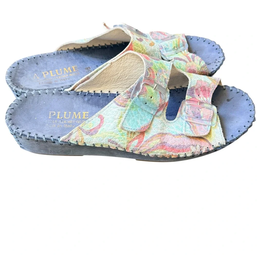 La Plume slides these pastel