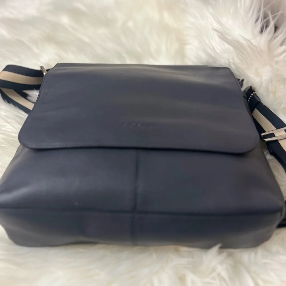 N/A coach style