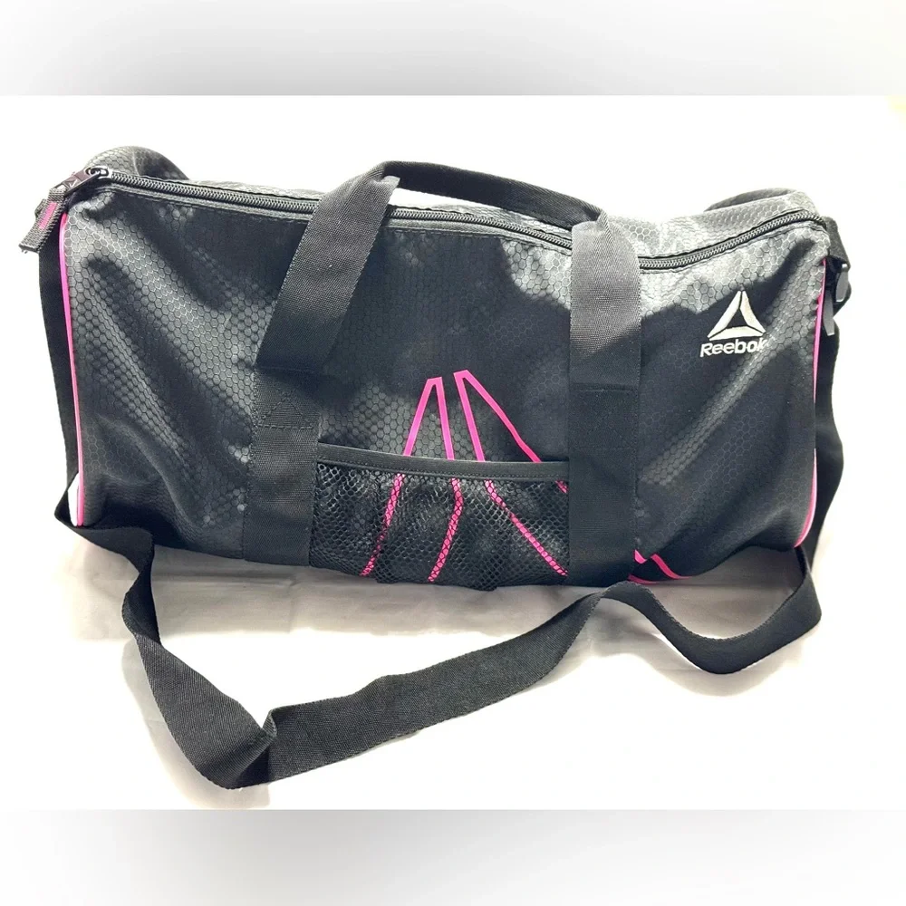 Reebok Duffel Bag/ Gym/ Carry On Black Pink Logo Shoulder Strap‎