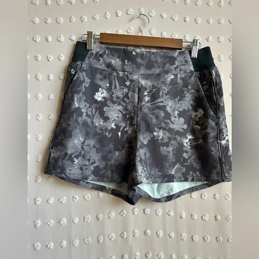 Athleta Brooklyn High Rise Printed Short Sz 8‎ Black Gray Floral