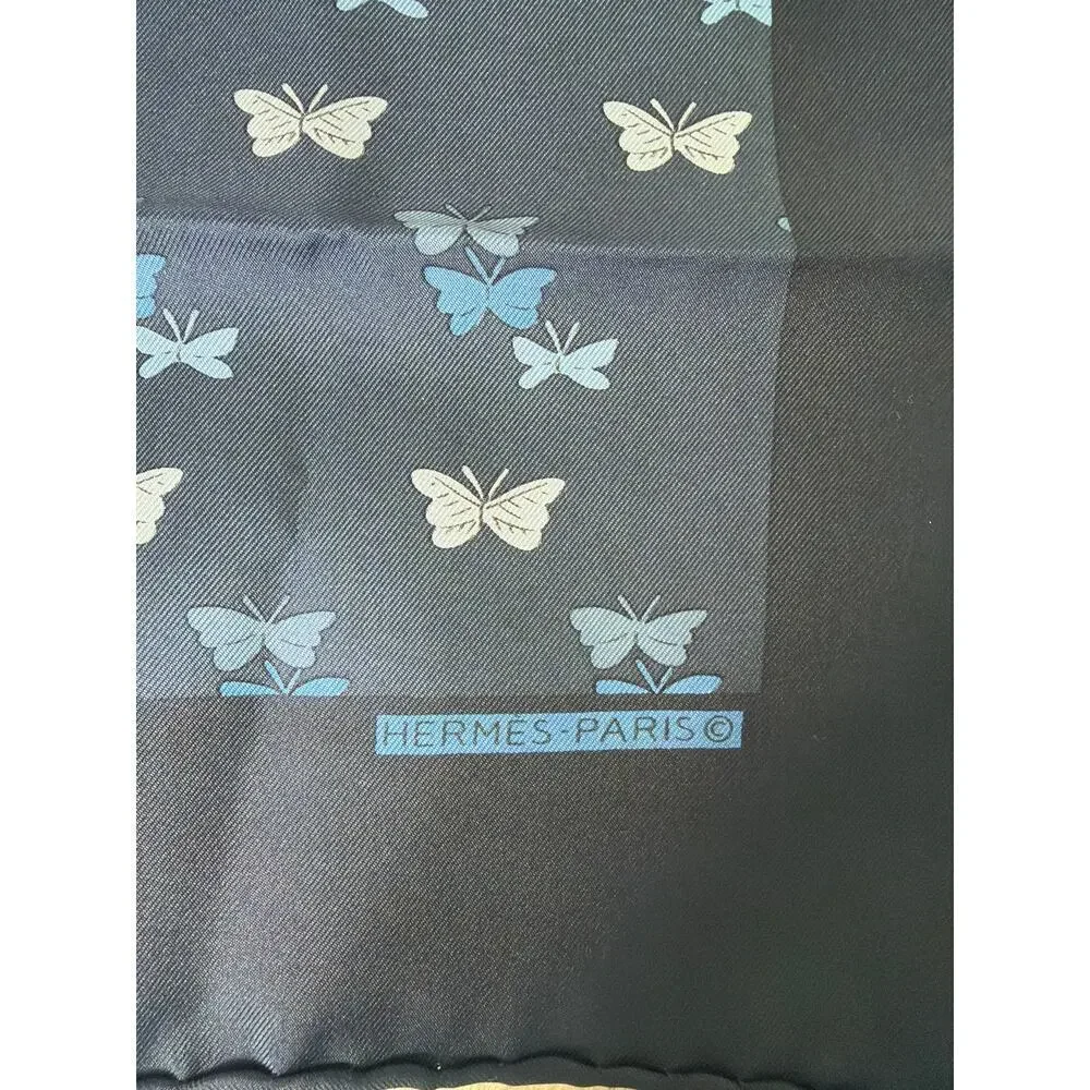 Hermès elegant scarf
