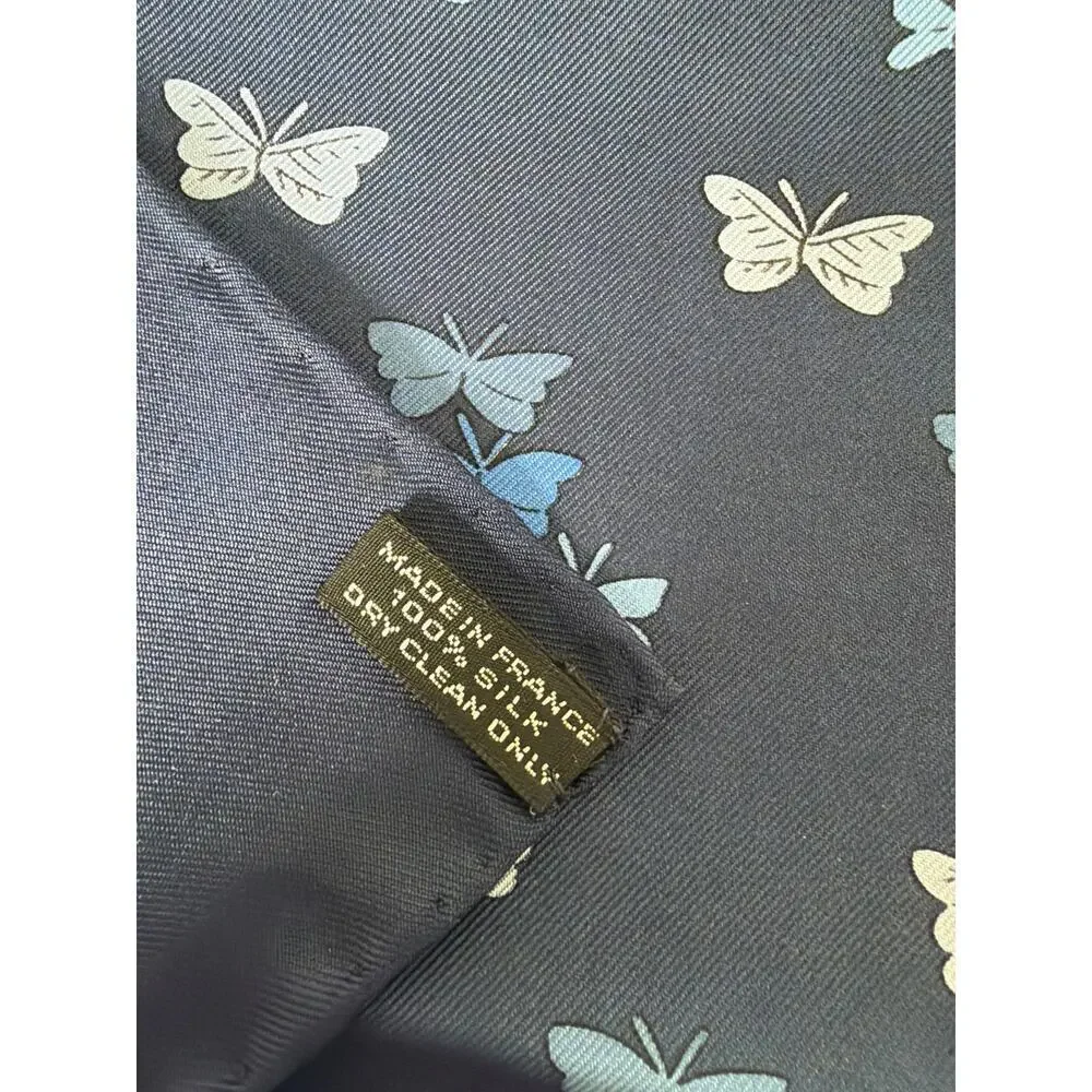 Hermès elegant scarf
