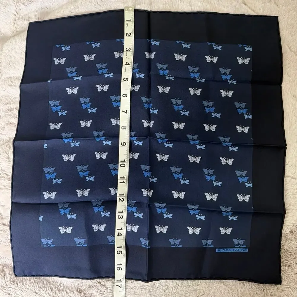 Hermès elegant scarf