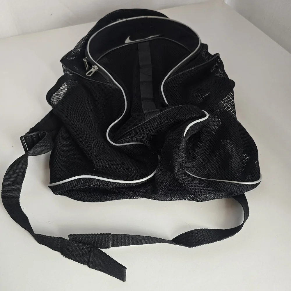 Nike cracking gear trim