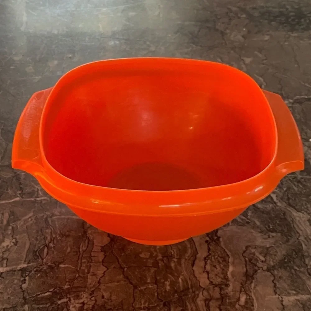 Tupperware vintage orange