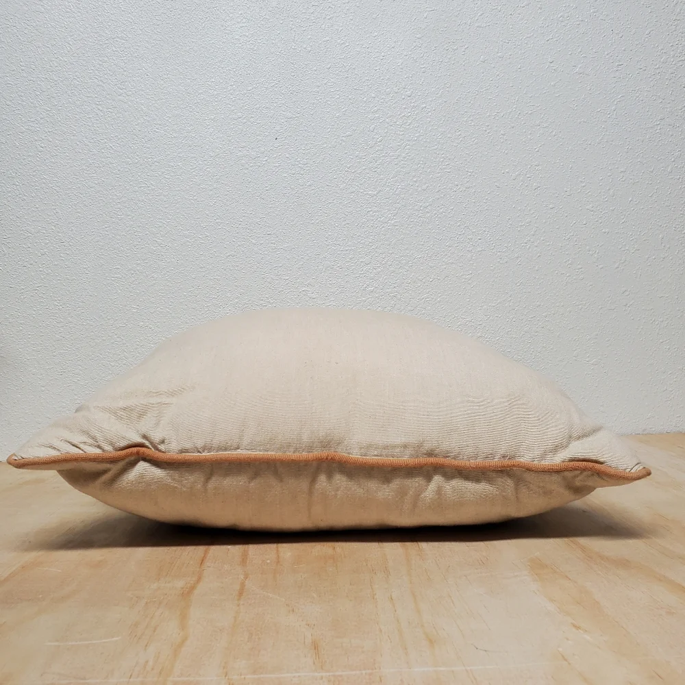 Source Unknown decorative throw