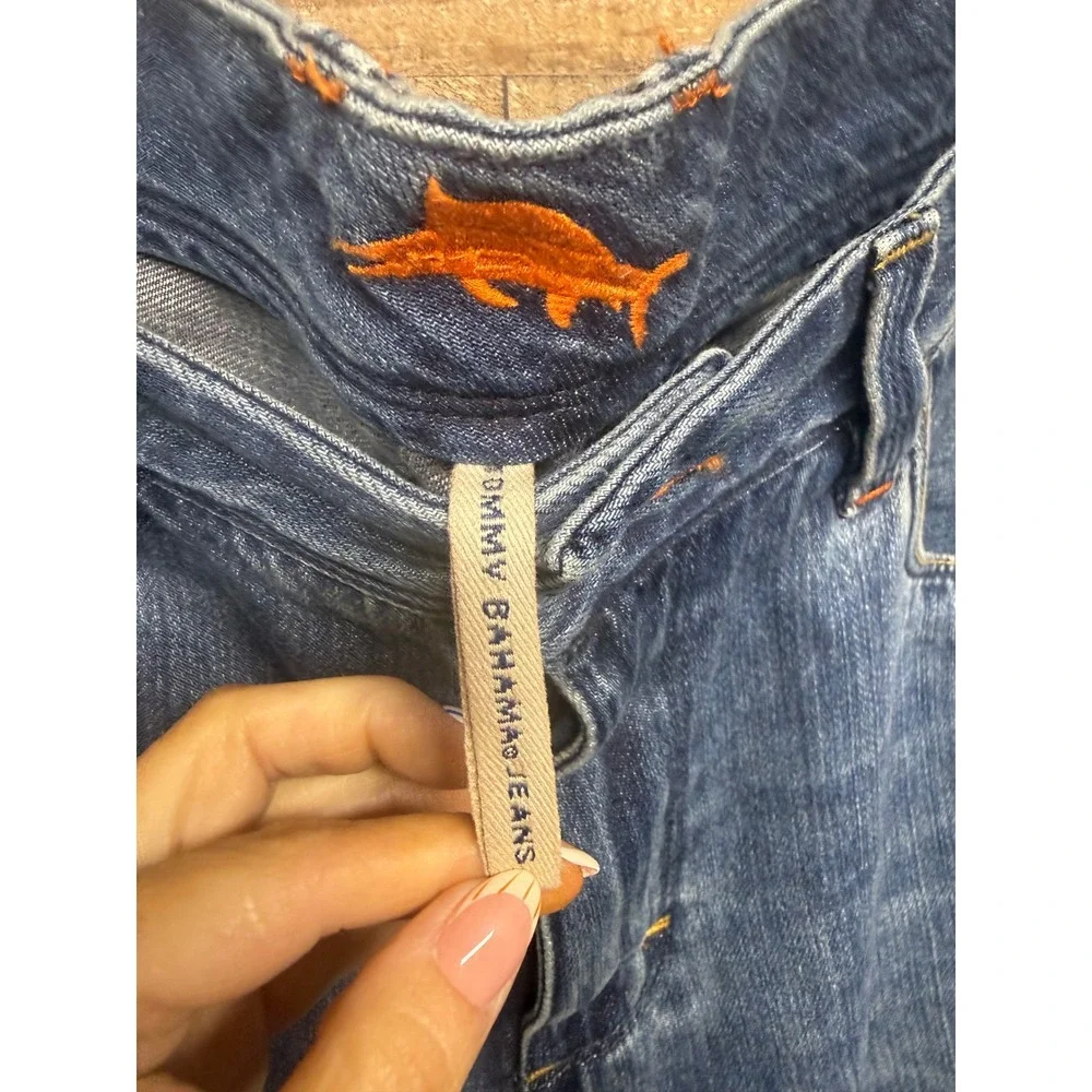 Tommy Bahama brand contrast embroidered