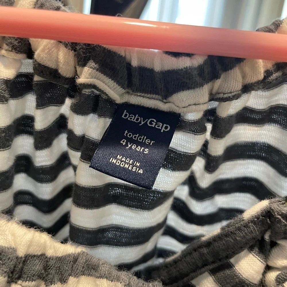 Baby gap striped romper shorts size 4