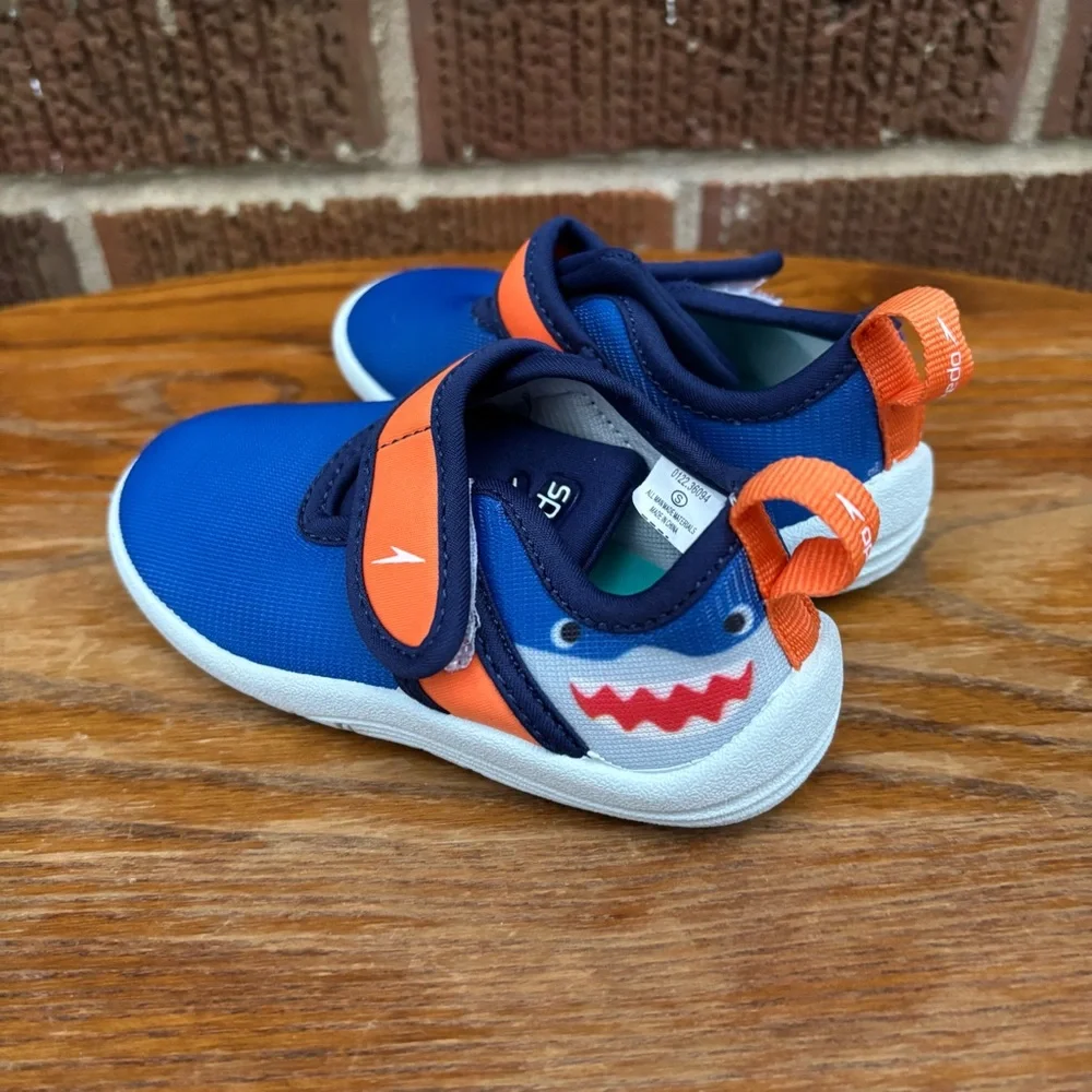 Speedo orange vacation pool