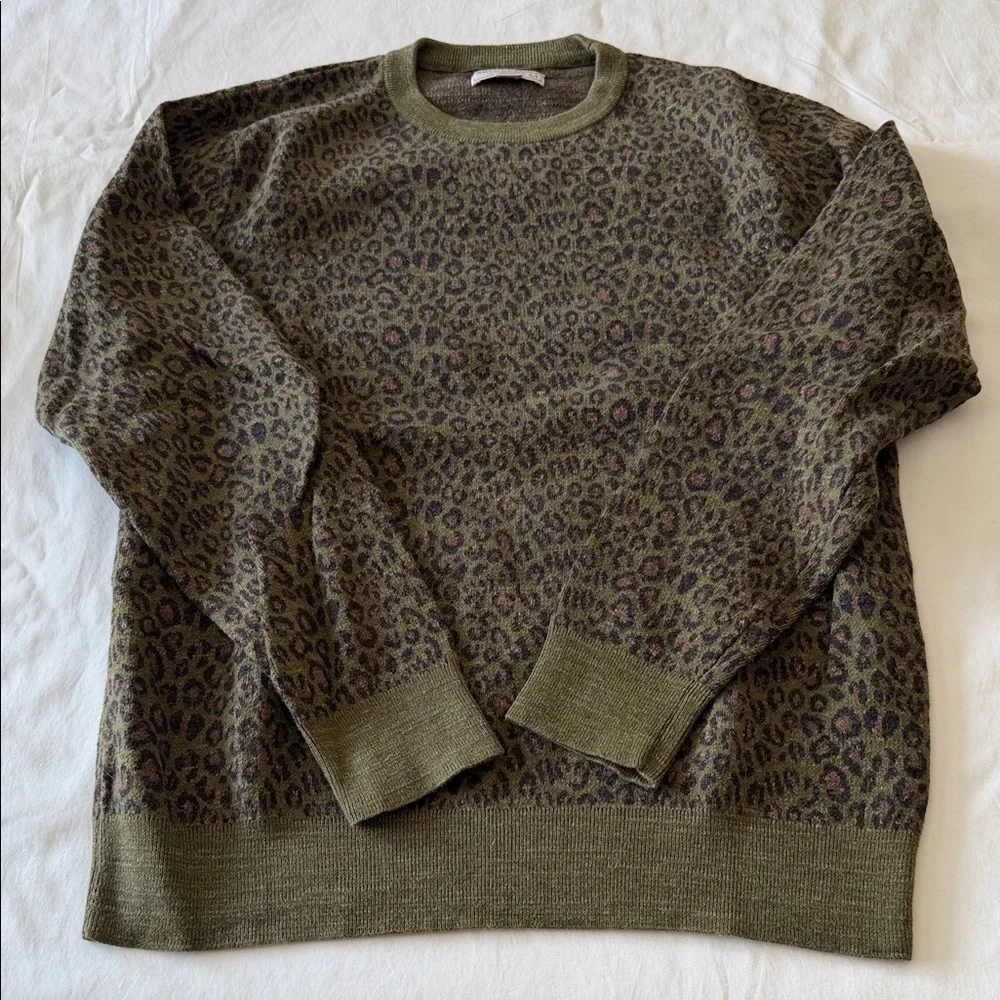 J. Crew Wallace & Barnes Men's Olive Leopard Print Crewneck Sweater