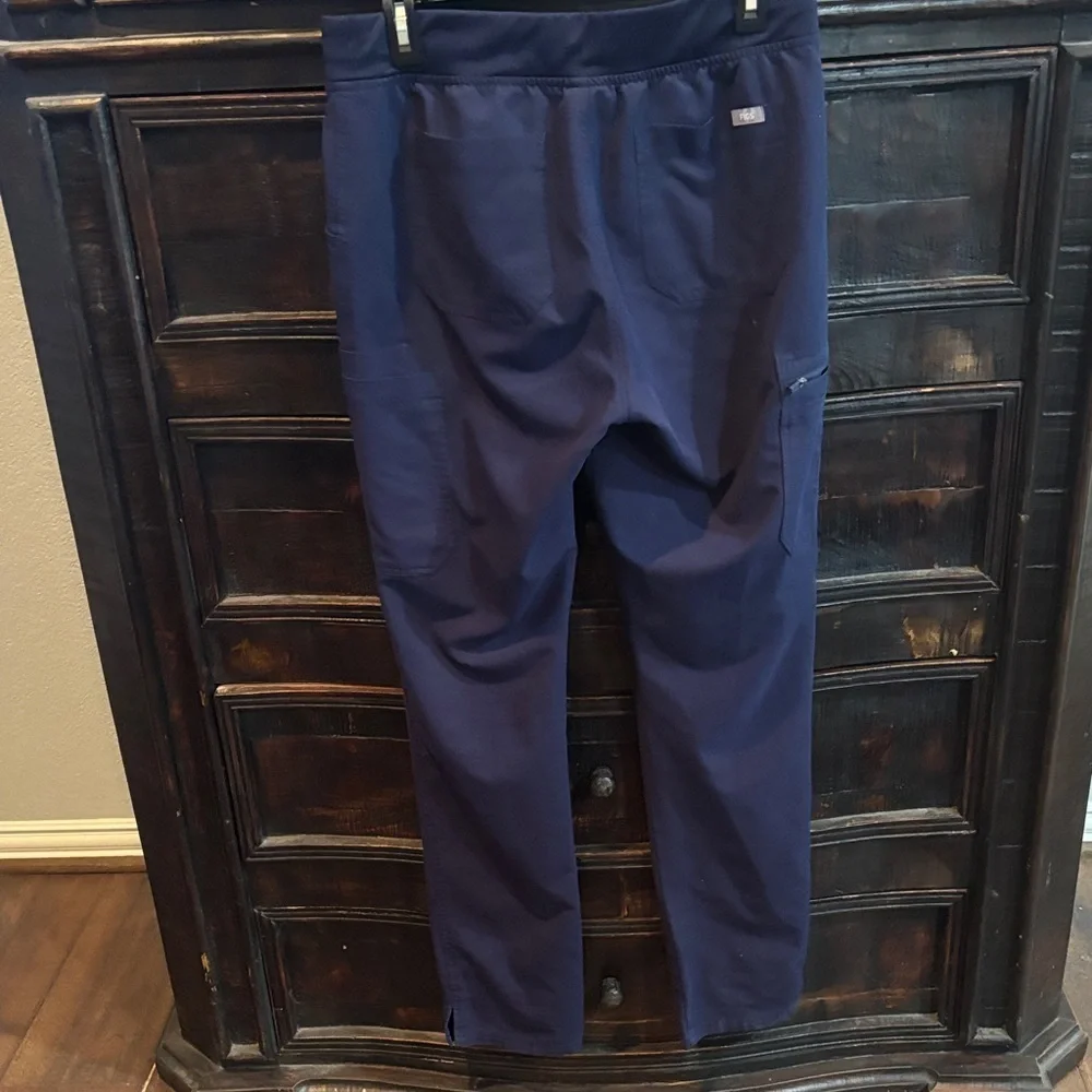 Figs sleek jogger