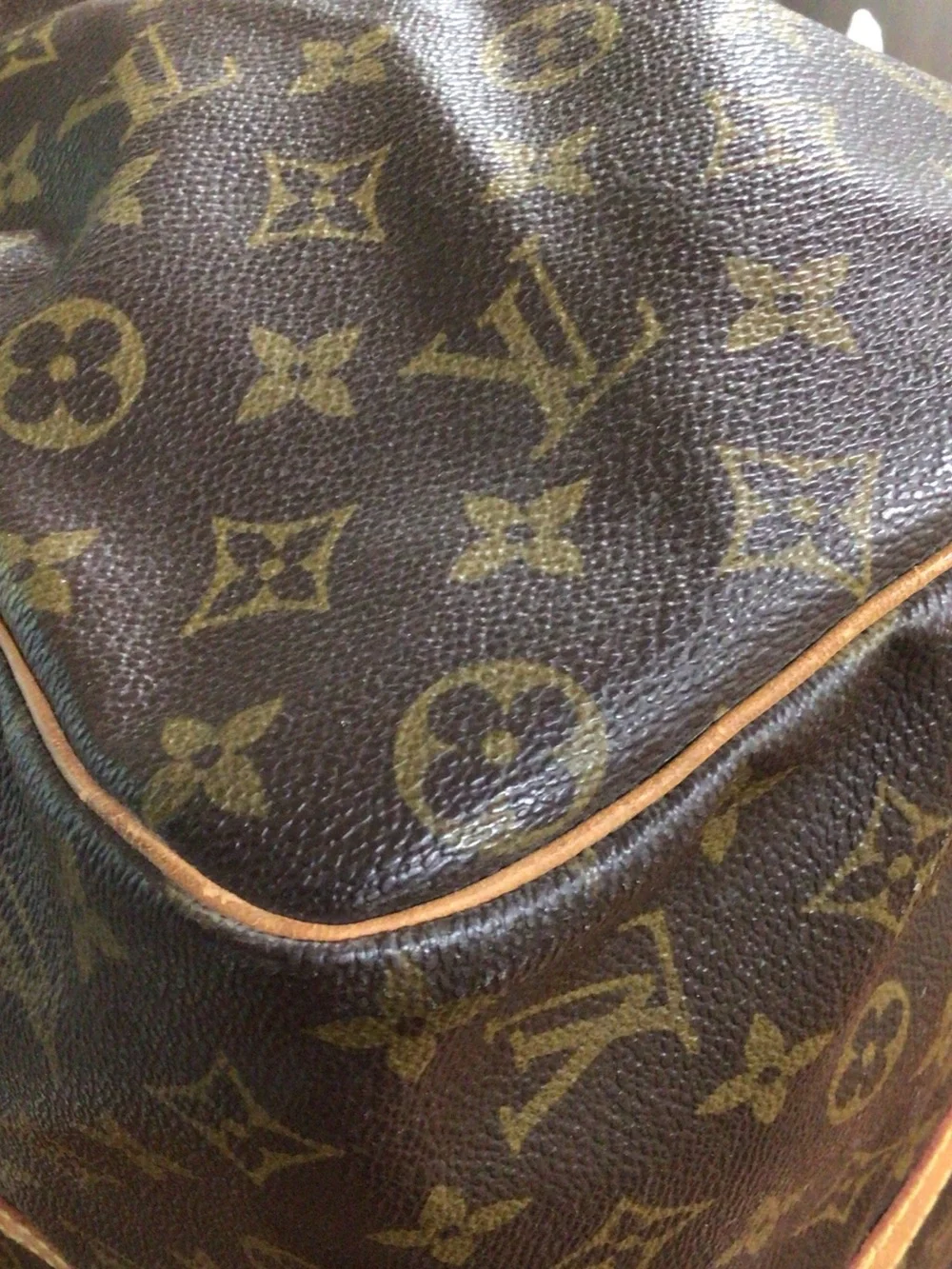 Louis Vuitton louis signature tan