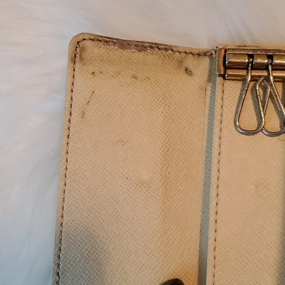 Louis Vuitton key see