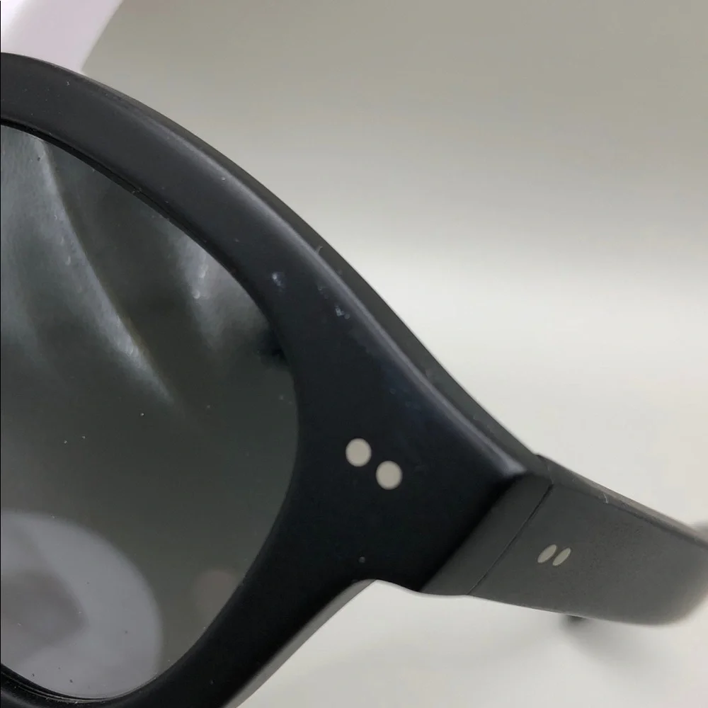 Peter Millar scratches doesn case