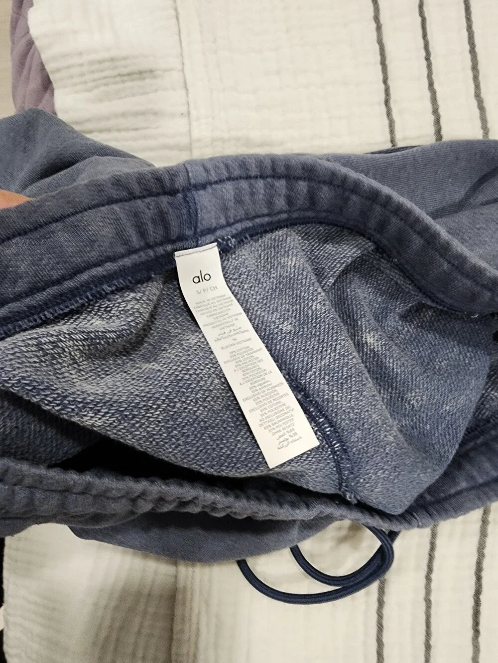 ALO Yoga ​purchasing sweatpants