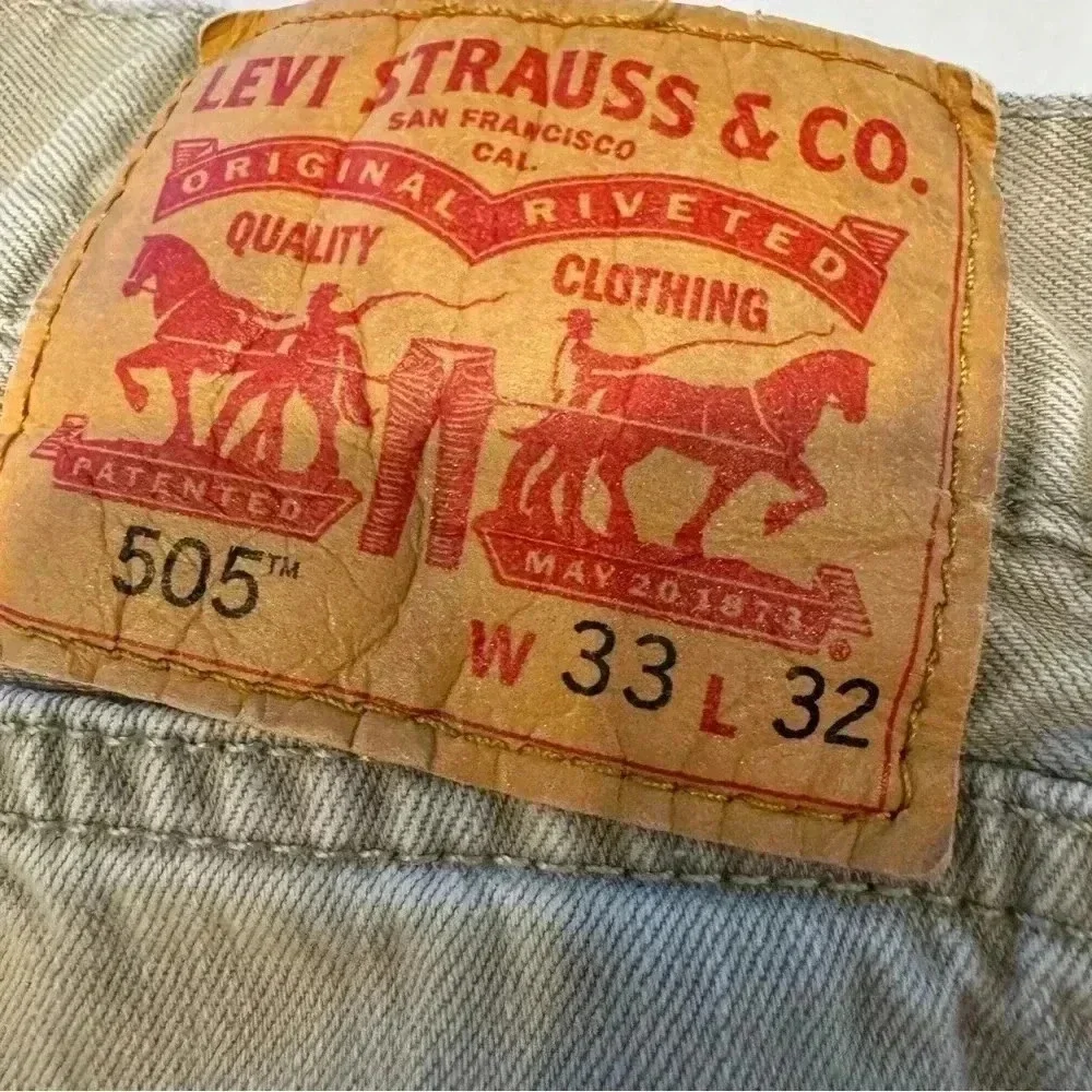 Levi’s men’s 505 5 pocket jeans khaki color size 33 x 32