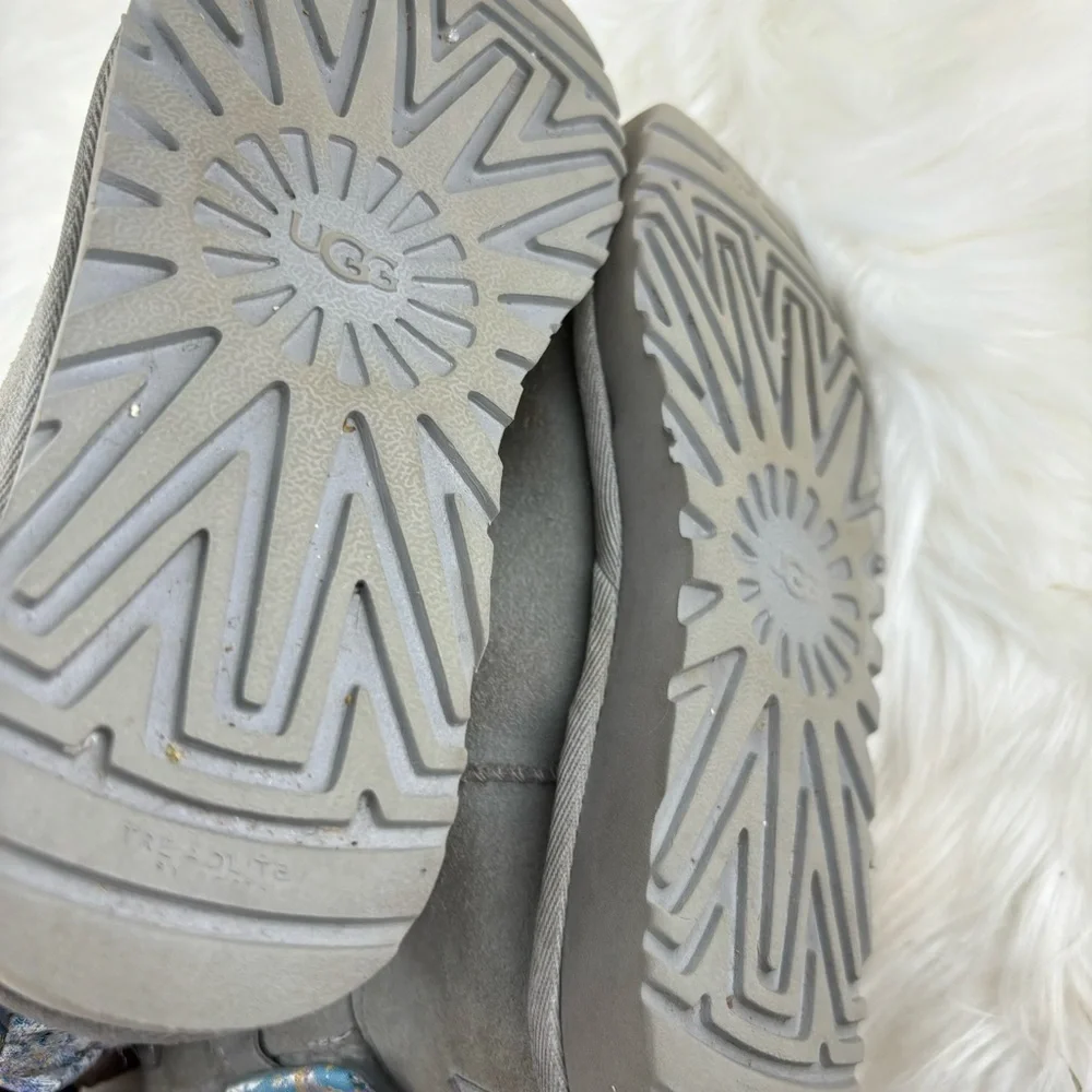 UGG BOW WINTER BOOTS SIZE 5 WOMAN