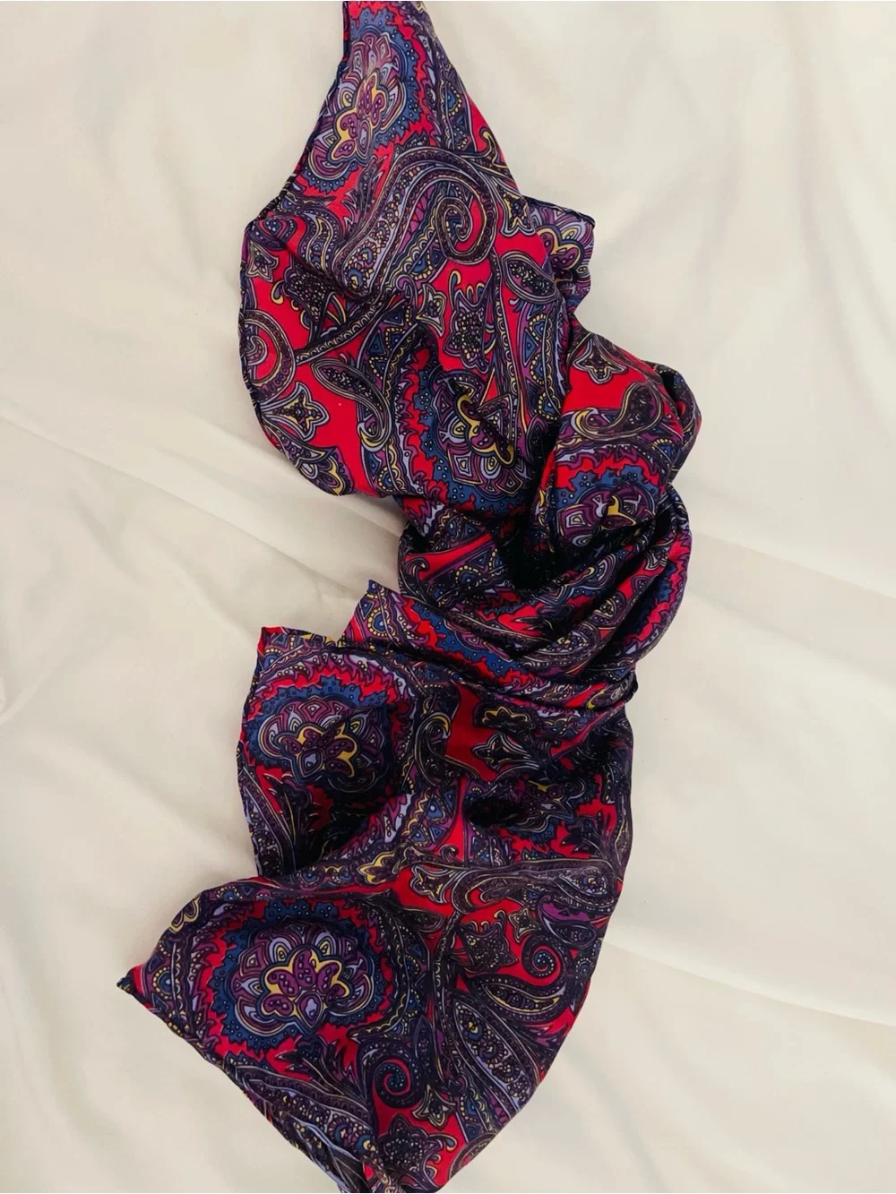N/A drape red color