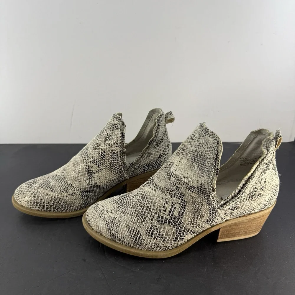 Very G Womens Size 8.5 Snakeskin Ankle Booties Cutout Western Low Heel Shoes