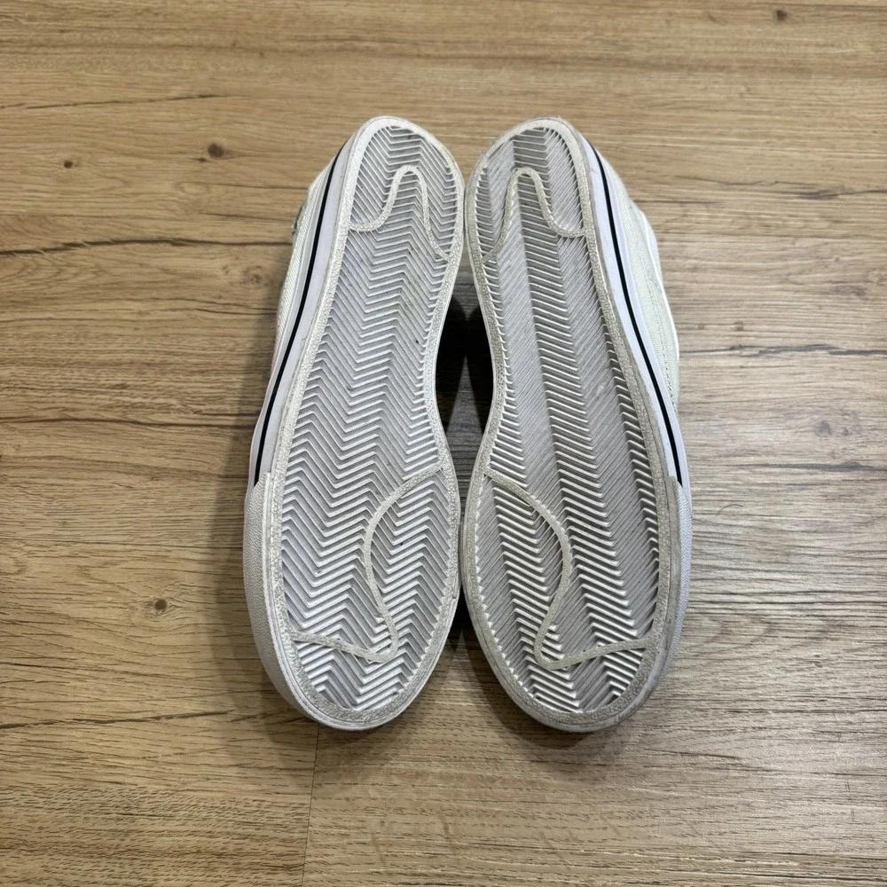 Nike sneaker these legacy