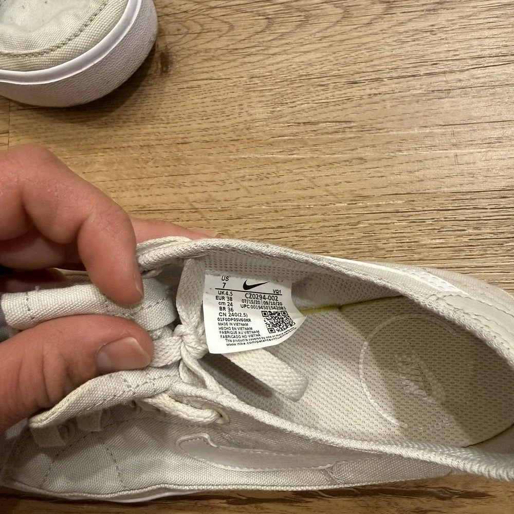 Nike standard white active