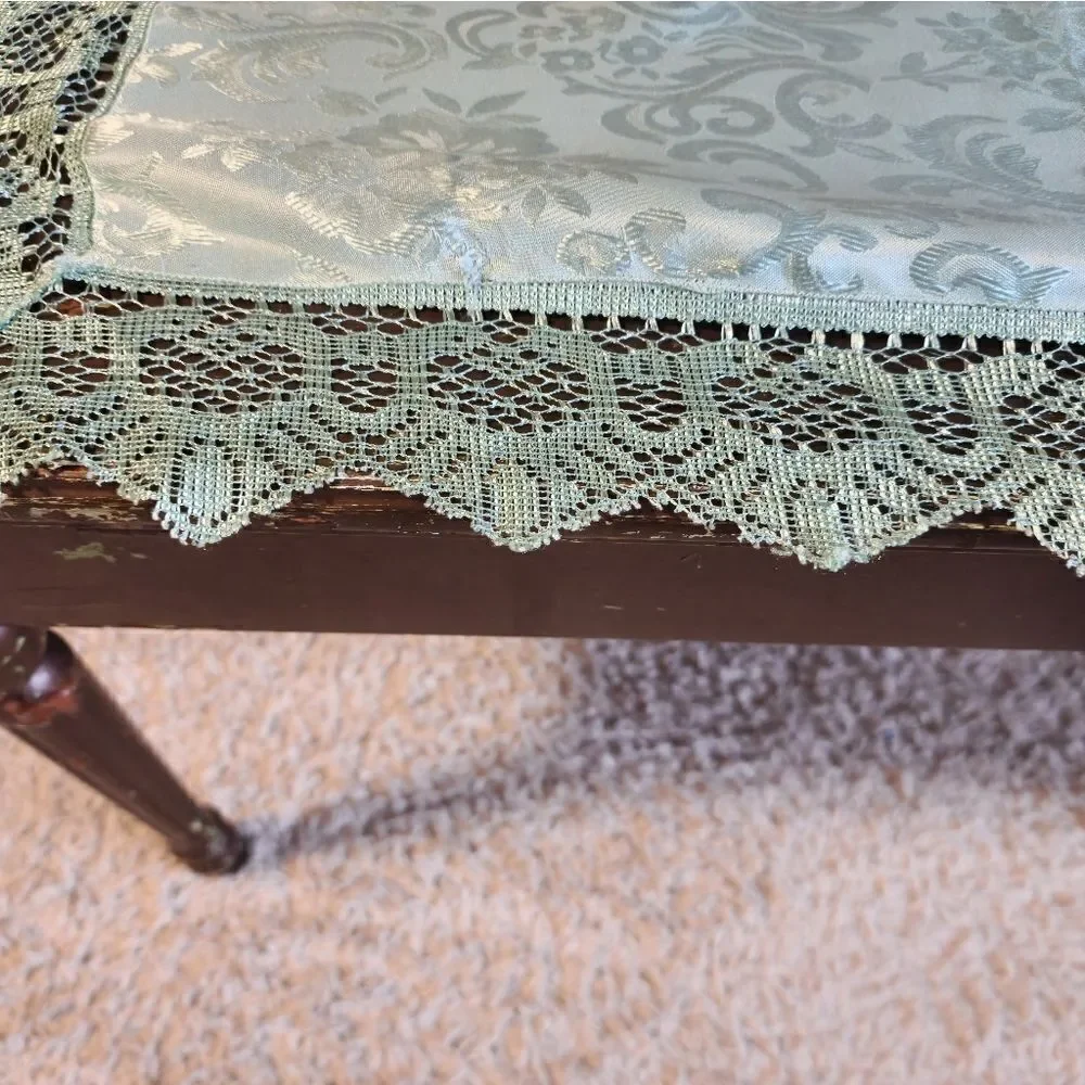 N/A lace runner