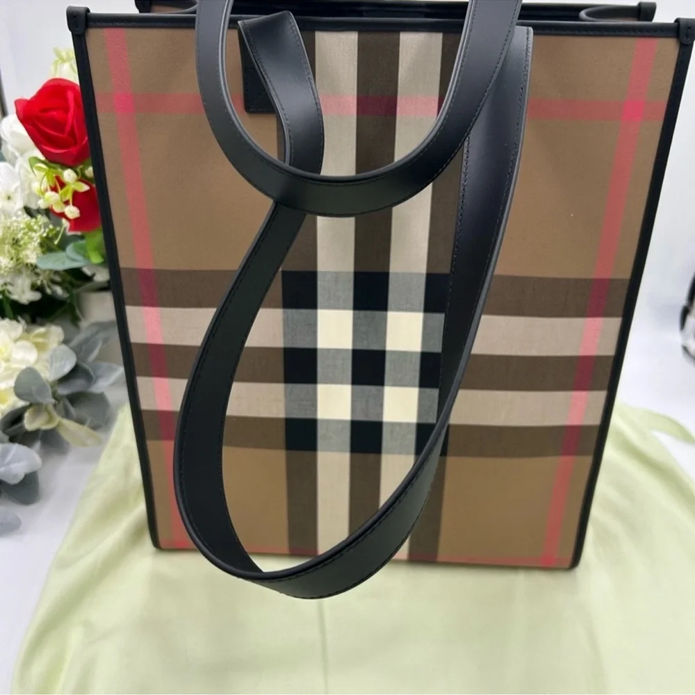 Unisex Burberry classic check book tote bag made in Italy