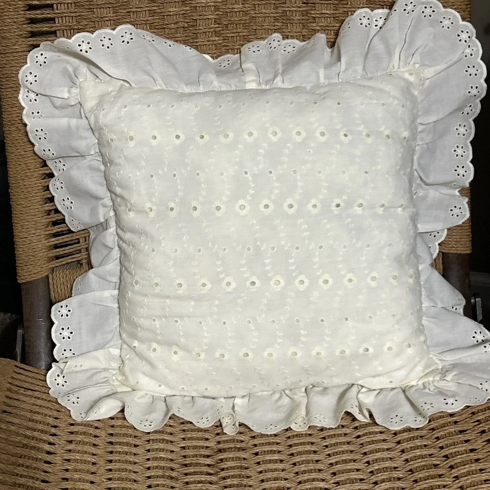 The Unbranded Brand square eyelet