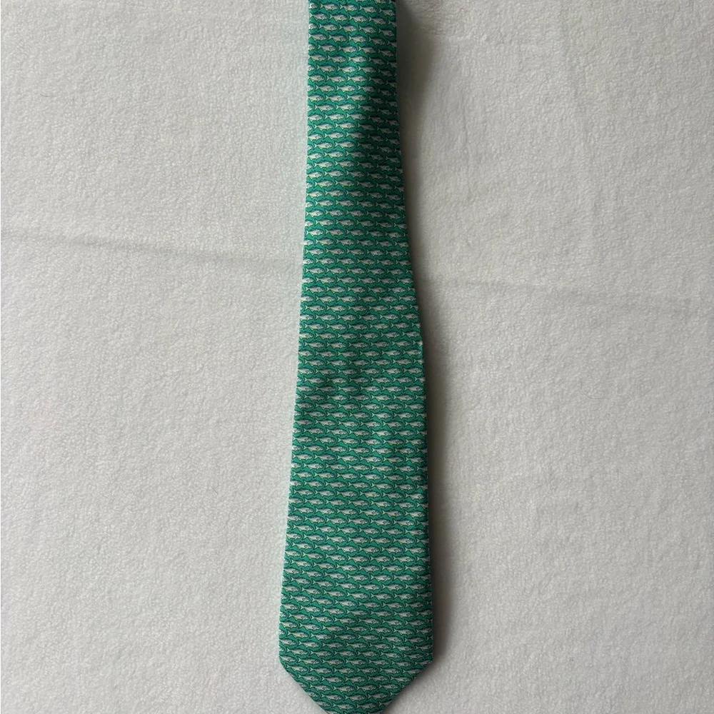 Vineyard Vines stylish tie