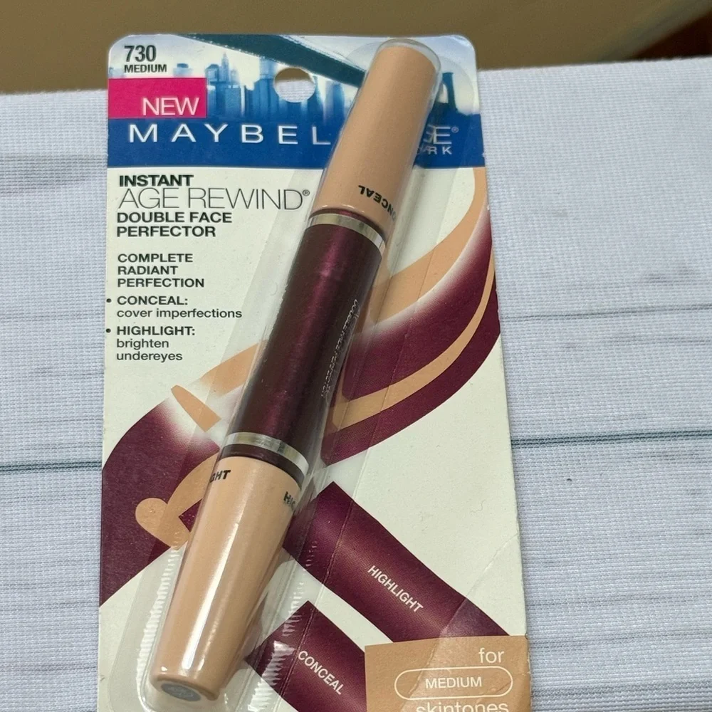 Maybelline Instant Age Rewind Double Face Perfector - Medium 730