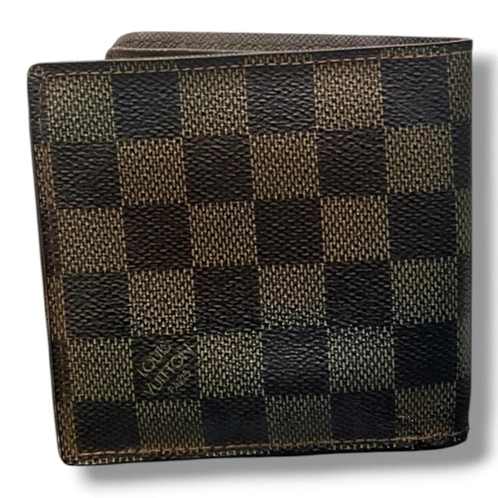 Louis Vuitton checkered 8” measurements