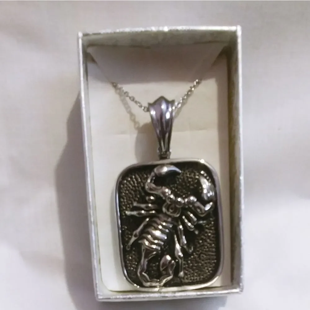 Scorpion Pendant 20 in Chain