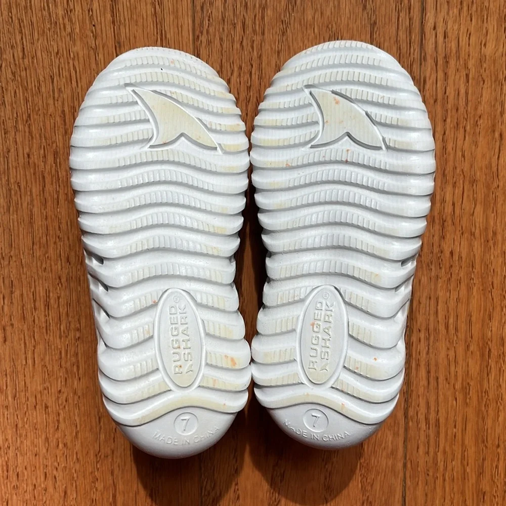 Rugged Shark lightweight easy