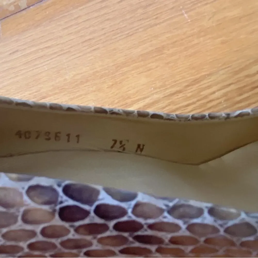 Stuart Weitzman brand stuart